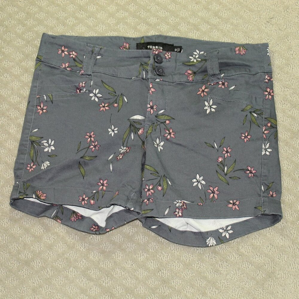 Torrid Sz 10 Blue Floral Mid Rise 5" Shorts